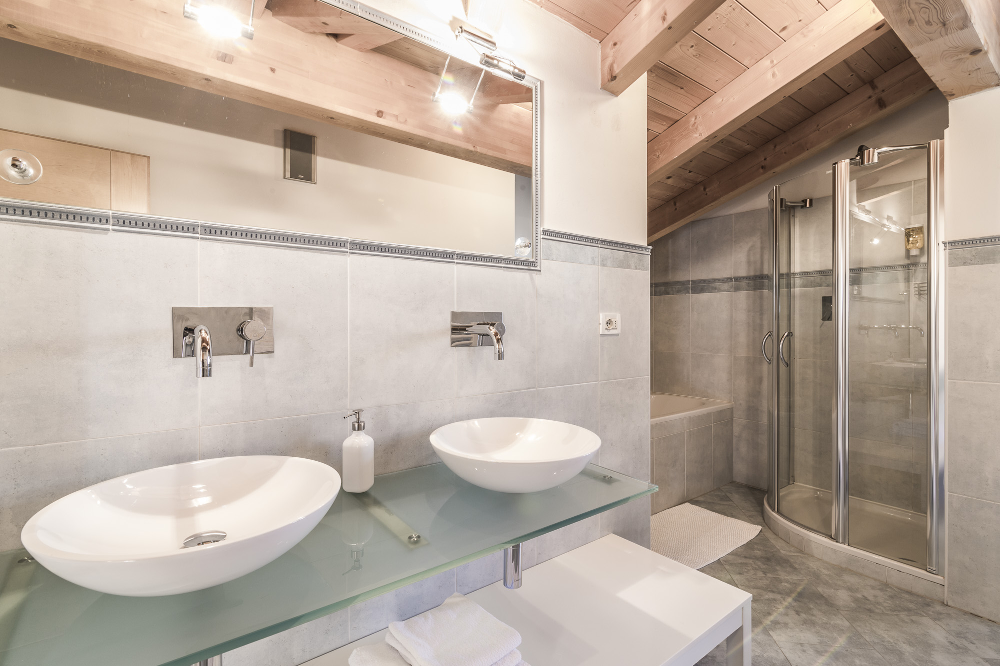 Badezimmer Dachgeschoss Appartement Südtirol